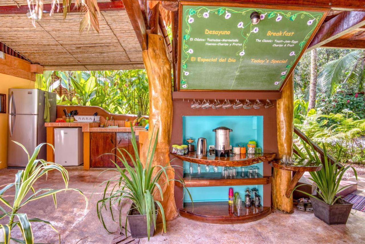 Caribe Town Bungalows Puerto Viejo de Talamanca Exterior photo